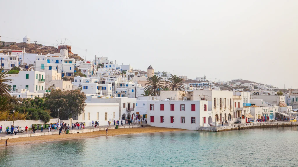 Petualangan Romantis Kapal Pesiar di Santorini ke Mykonos di Laut Aegea